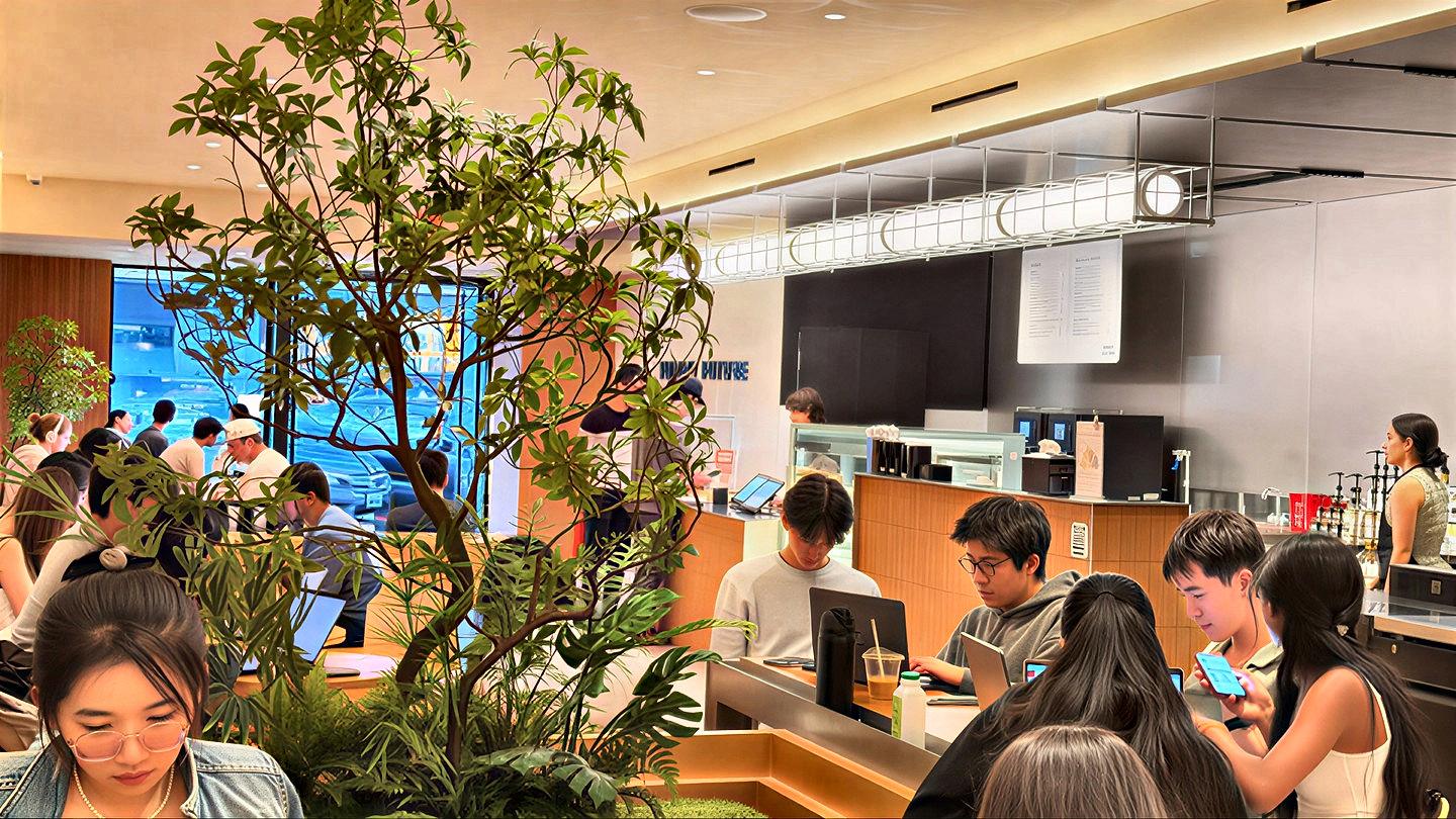 Palo Alto store, 170 University Ave